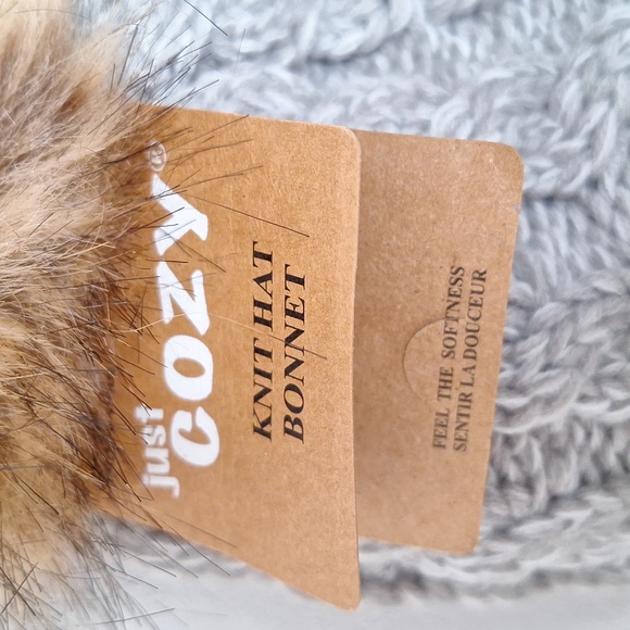 #ADI Grey knitted hat with pompom - Picture 2 of 4